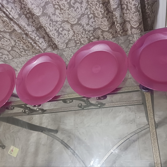 Tupperware Plates - Picture 2 of 2